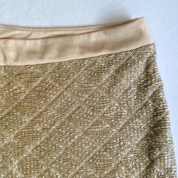 Miss Selfridge stretchy metallic cream & silver textured mini skirt US 8 GUC - Picture 2 of 12